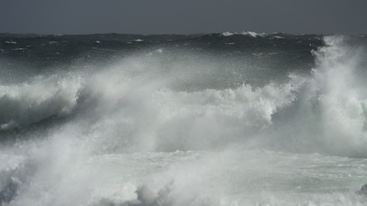바다의 강력한 파도