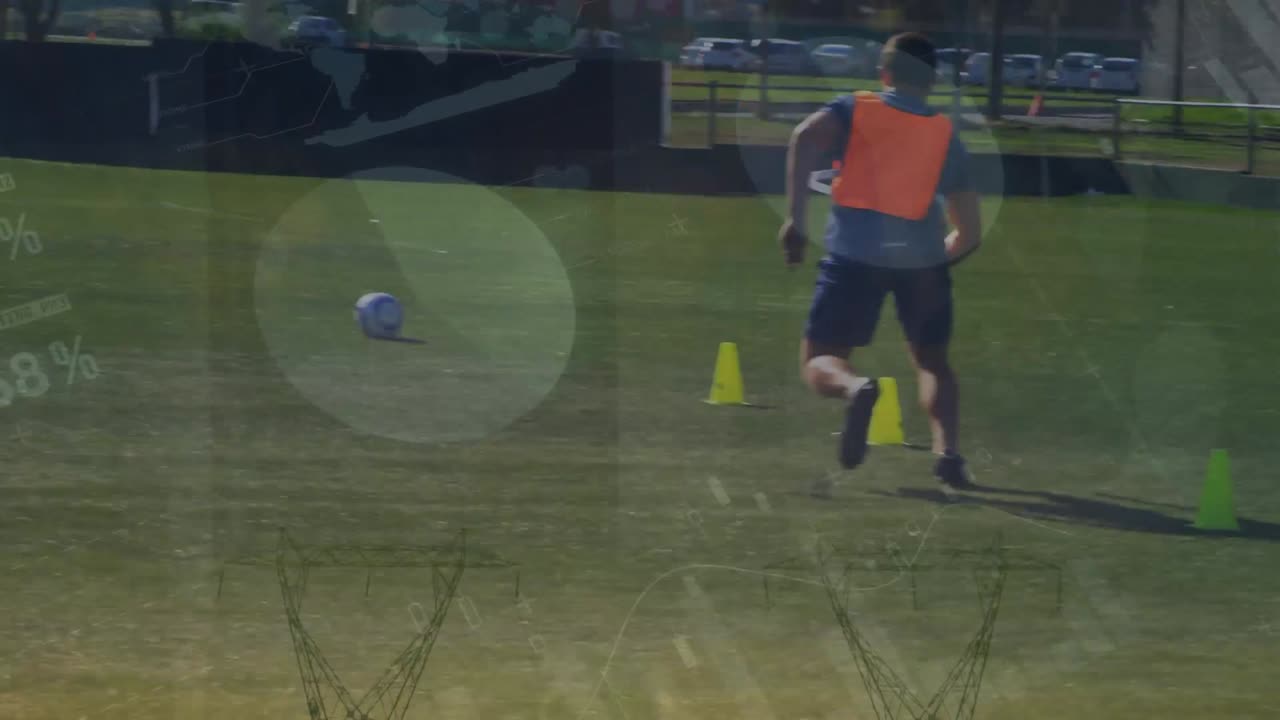 스포츠 필드에서 축구를 연습하는 남성 축구 선수에 대한 통계 데이터 처리 애니메이션