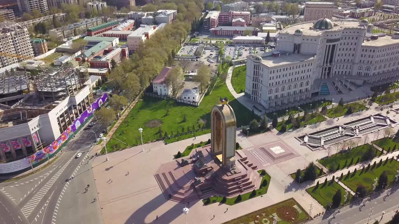 monumento ismail samani en dushanbe, tayikistán
