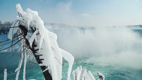 Winter-Bei-Niagara-Falls-Mit-Eis-Und-Schnee-Gefroren-11