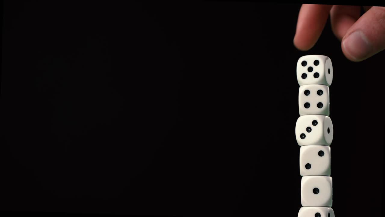 tomando los dados de una torre de dados