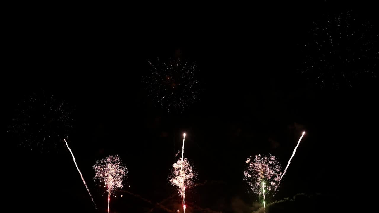 원활한 루프 실제 불꽃놀이 전시 축제, 다채로운 새해 불꽃 놀이 4k