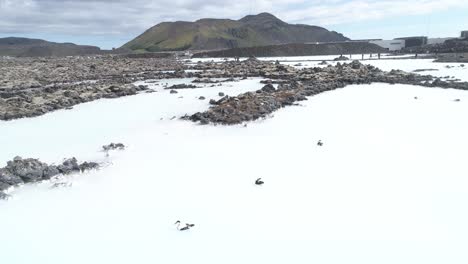 la impresionante belleza de la laguna azul de islandia