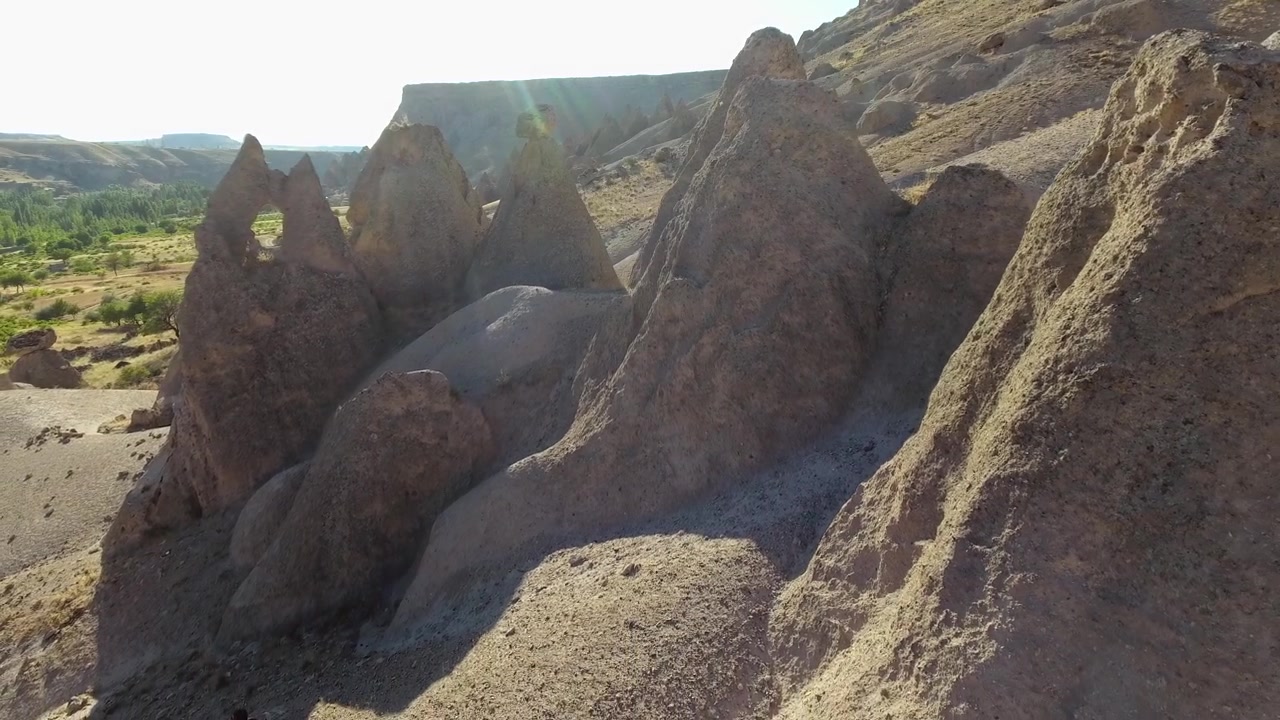 Luchtfoto van unieke rotsformaties in het landschap van Cappadocië