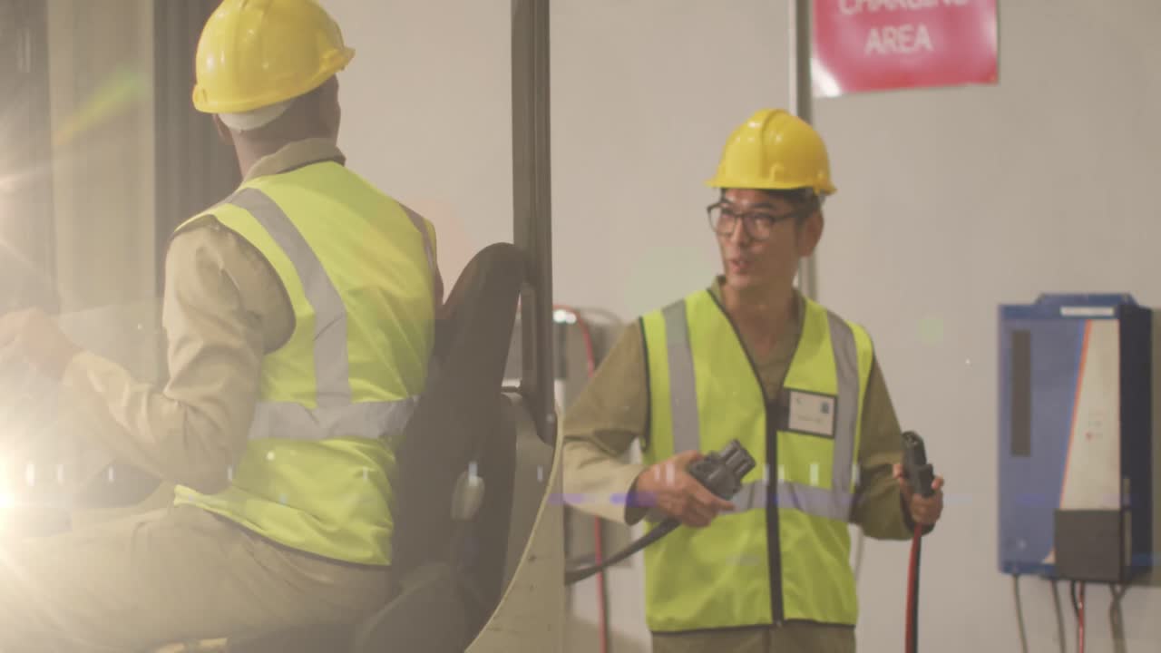 animación de luces brillantes sobre diversos hombres que trabajan en la fábrica