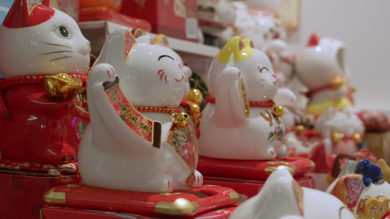 Maneki Neko Lucky Cat Figurines