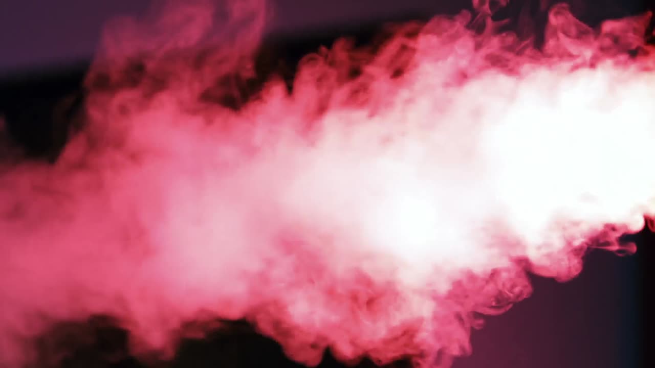 красный дым в темном клубе