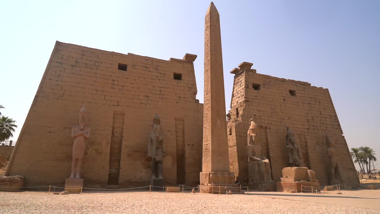 Il Tempio di Luxor e gli antichi monumenti egizi