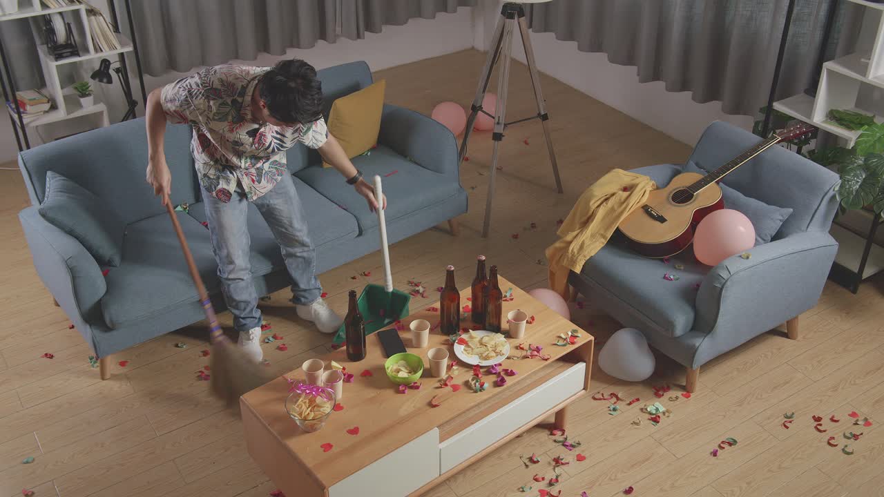 limpiando después de una fiesta