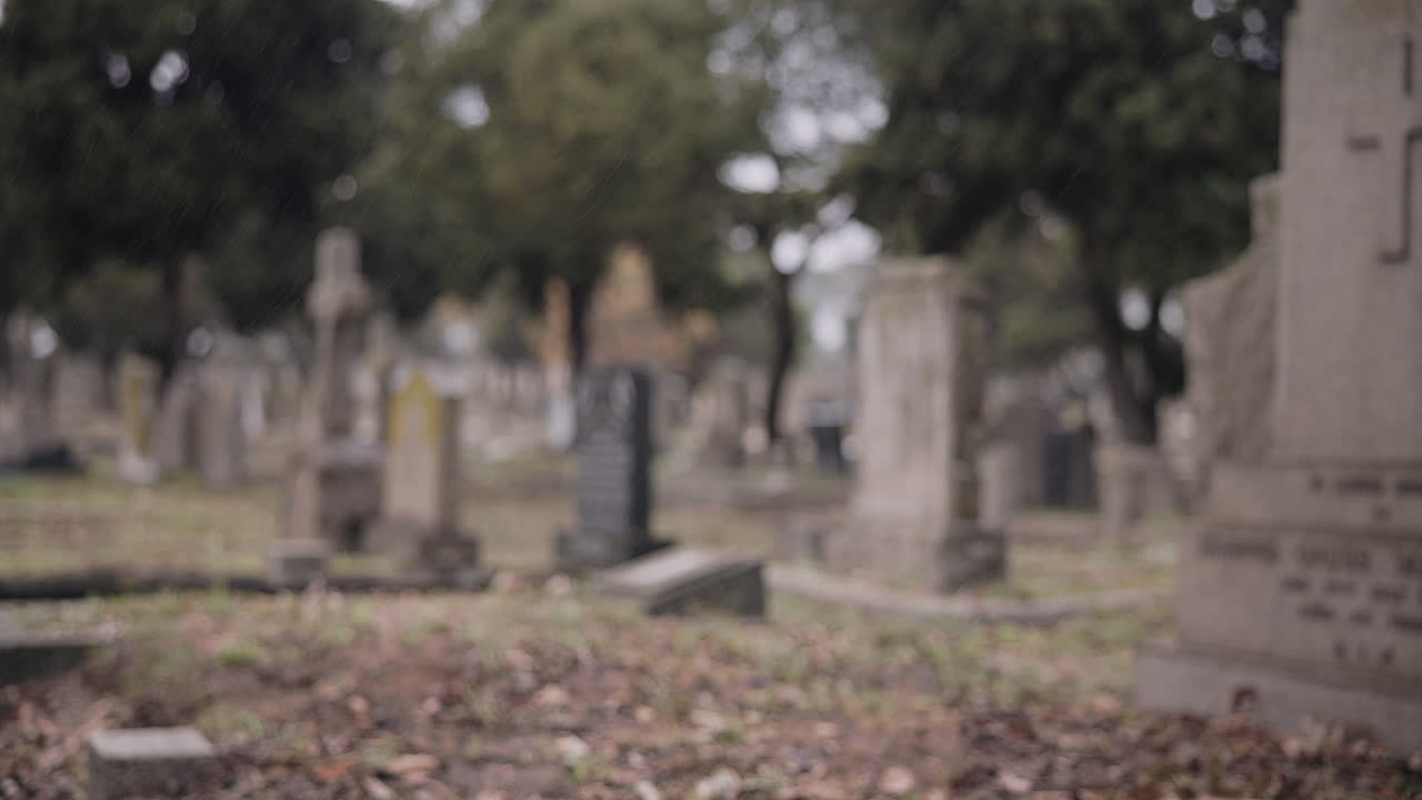 cementerio, entierro y lápida en el cementerio