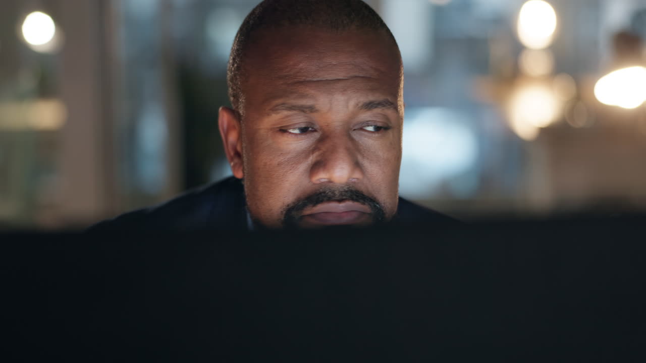 Computer, face and problem solving with a manager