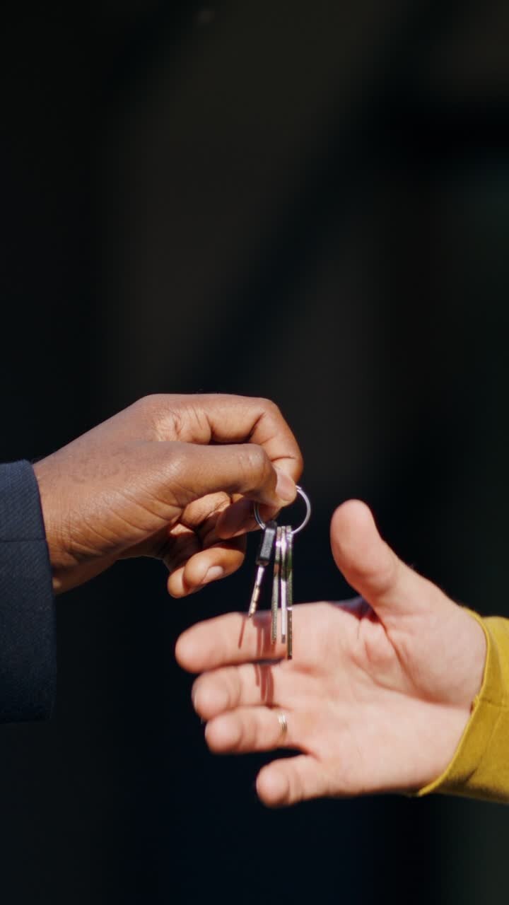 Tay cầm chìa khóa nhà