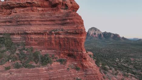 Massive-Felsberge-Auf-Den-Wanderwegen-Von-Sedona,-Arizona,-USA