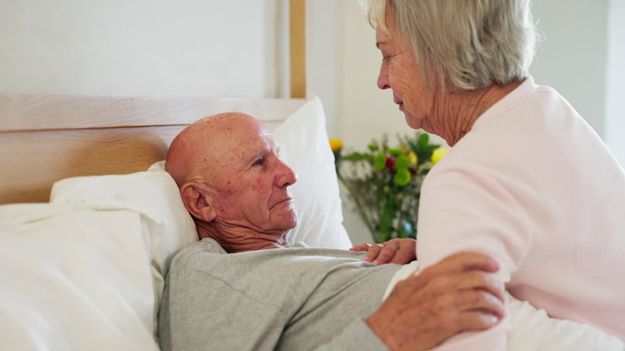 고등, 커플과 침대에서 이마를 키스