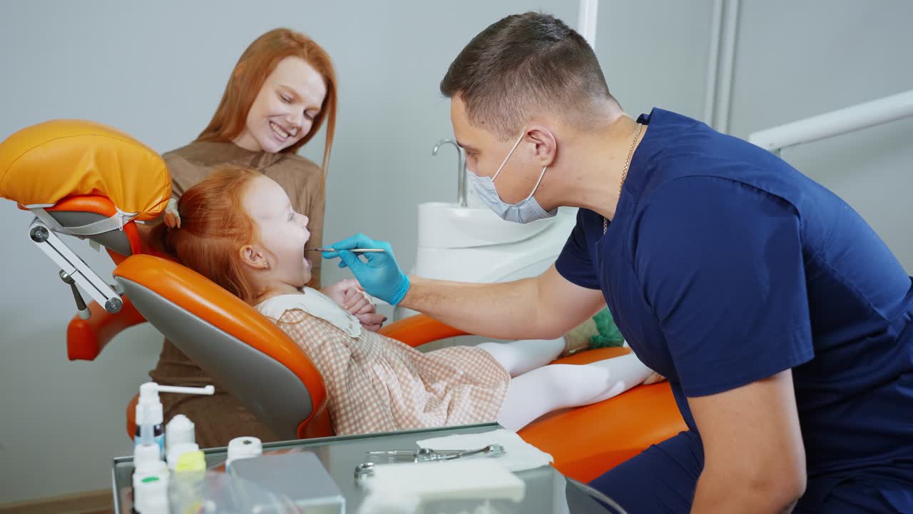 Cita con el Dentista y Paciente Infantil
