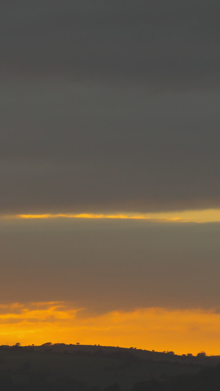 아침에 오렌지색 하늘