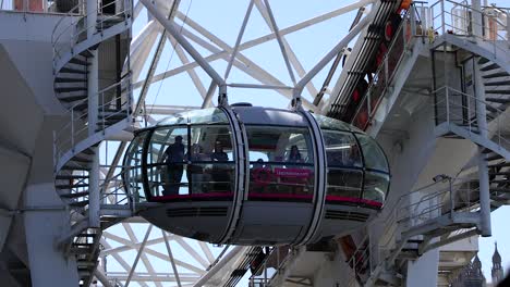 observation capsule moving on the london eye