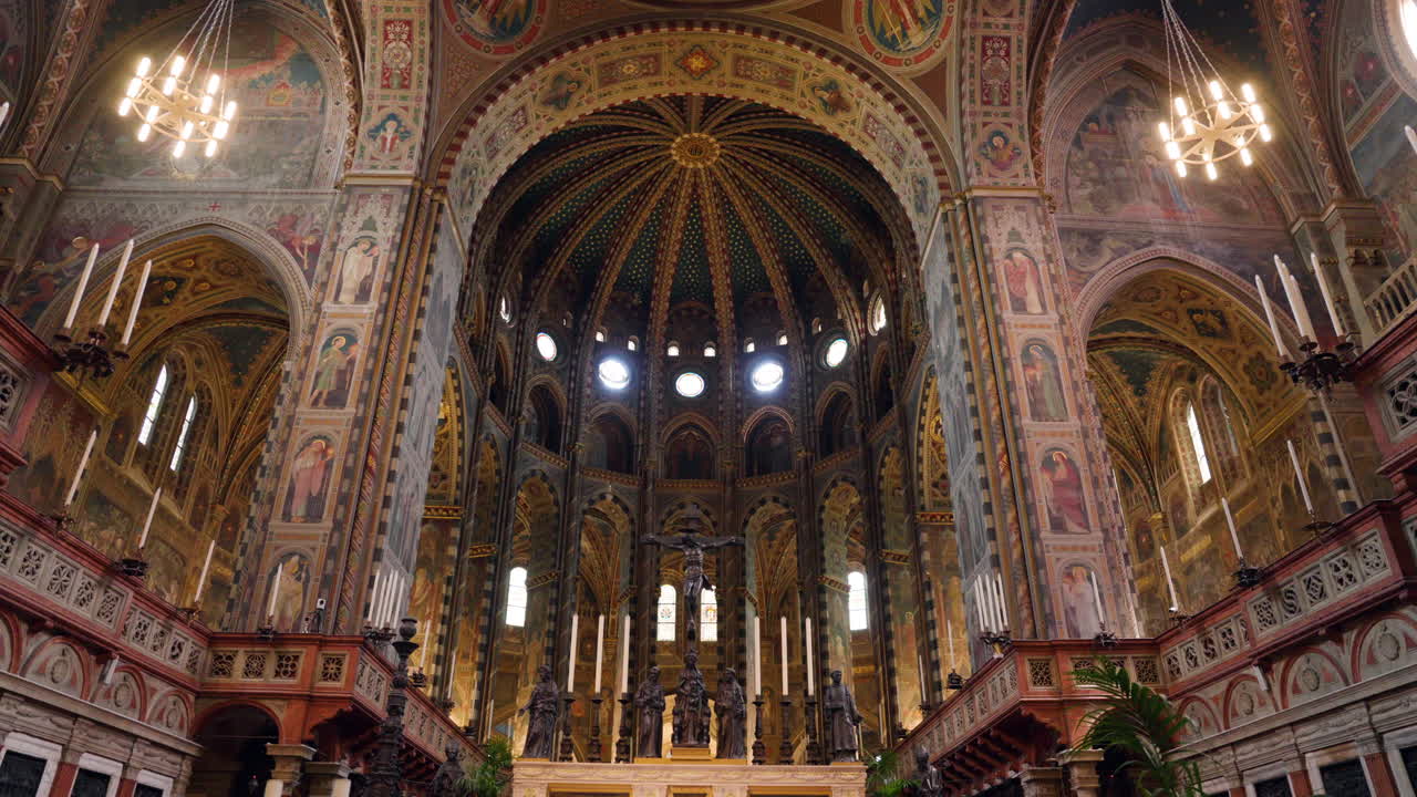 Interior Of The Basilica Of Saint Anthony Of Padua, Catholic Church And Minor Basilica In Padua, Veneto, Northern Italy. - wide shot
