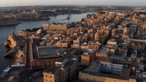 Horizonte-De-La-Valletta-Al-Atardecer-En-Malta---Toma-Aérea-De-Drones