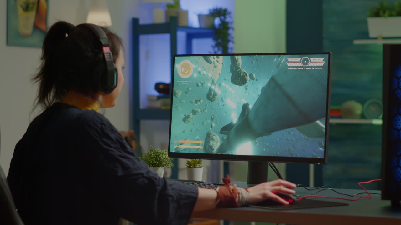 프로 e스포츠 여성 게이머 와이닝 rgb 강력한 컴퓨터에서 플레이