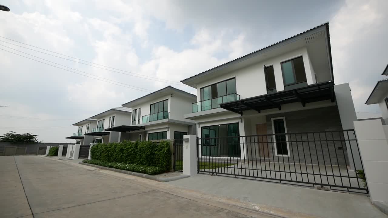 diseño exterior de casa contemporánea moderna blanca