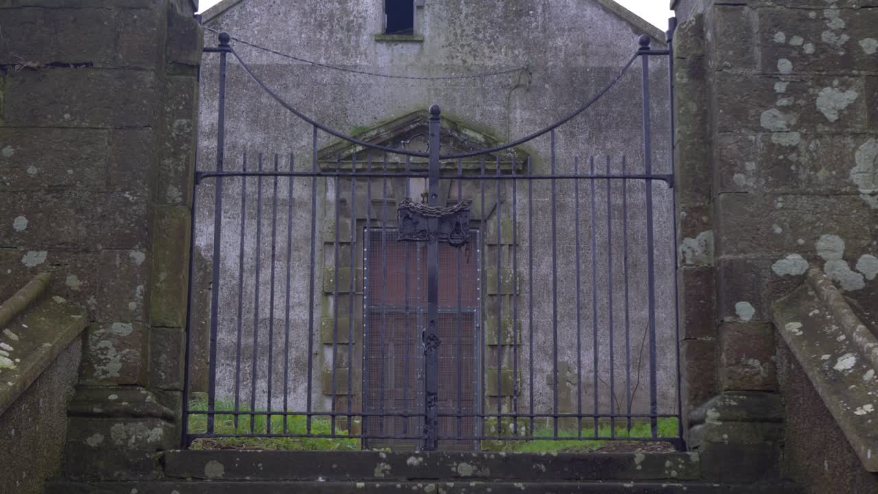 las ruinas de la antigua iglesia de irlanda en el condado de cavan