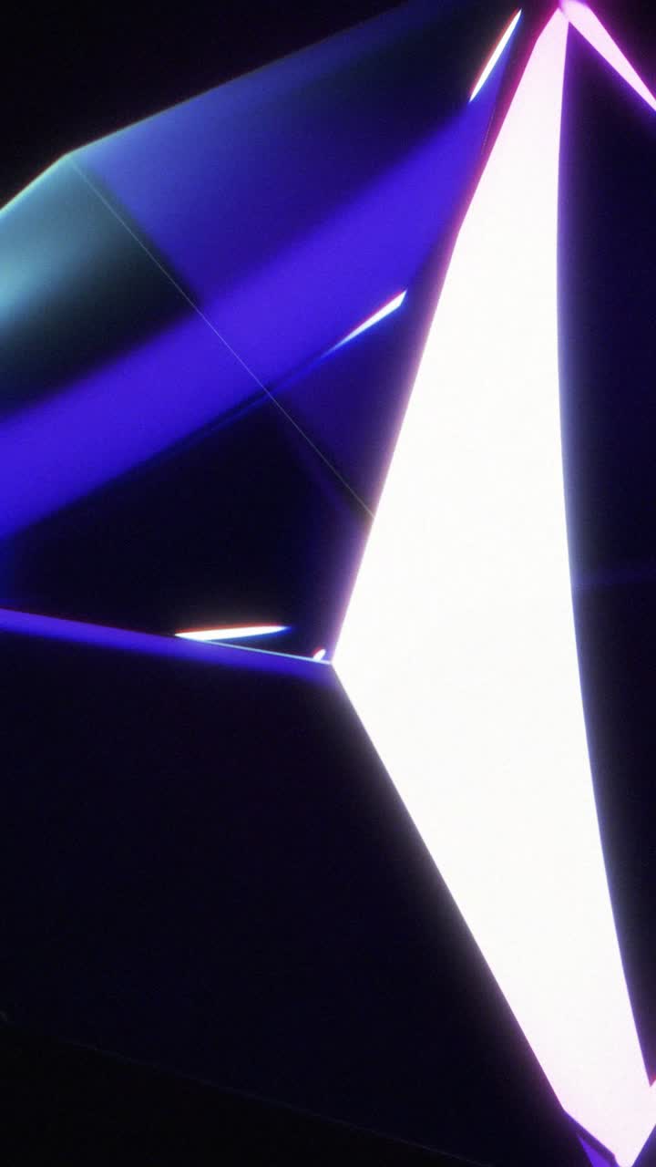 Forme geometriche astratte dinamiche che riflettono luce bianca e blu