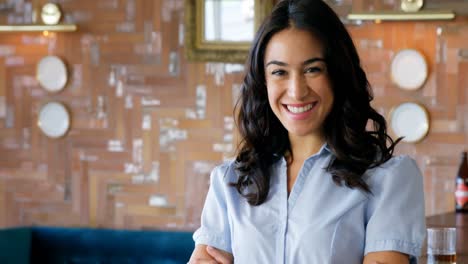 Portrait-of-beautiful-woman-smiling