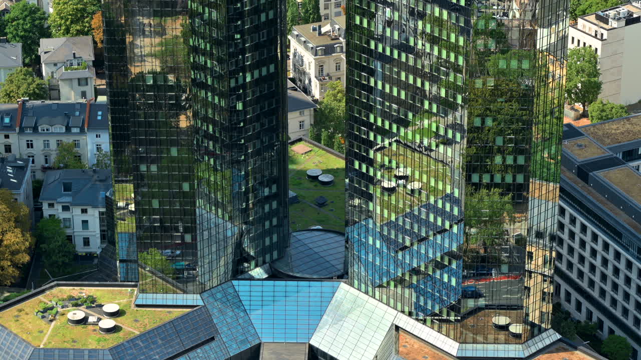 Frankfurt, Alemanha - 1º de setembro de 2022: vista aérea das torres gêmeas do Deutsche Bank no distrito de Westend-Sud na cidade