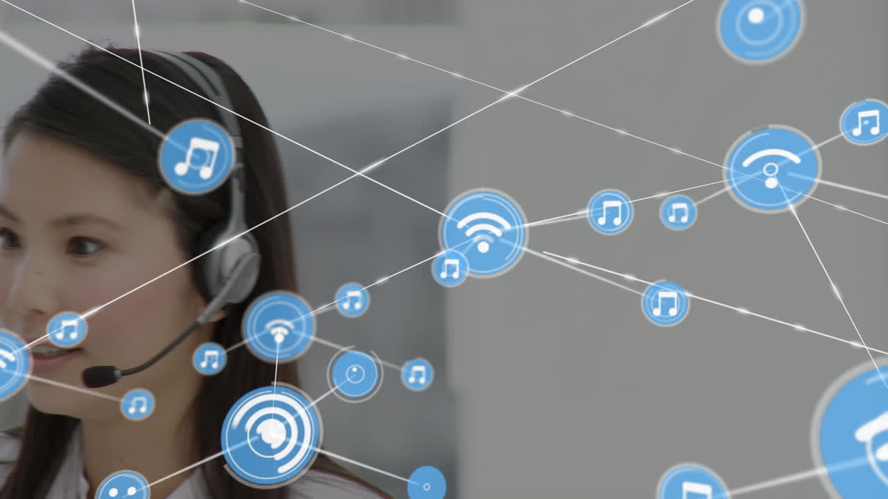 animación de una red de conexiones e iconos sobre una mujer de negocios con auriculares