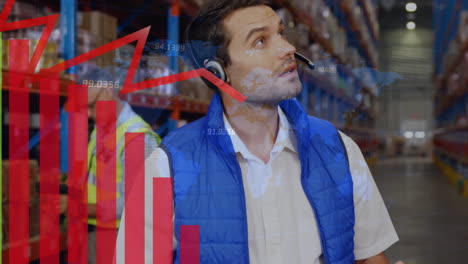 animación de un gráfico financiero sobre un trabajador de almacén caucásico
