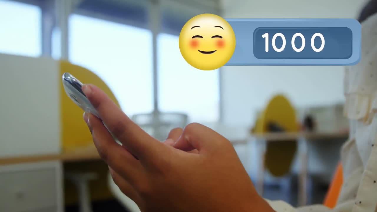 ⁇ 드폰으로 타이핑하는 여자