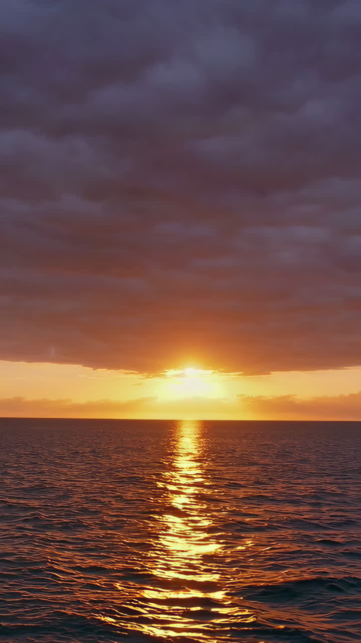 Solnedgang over havet