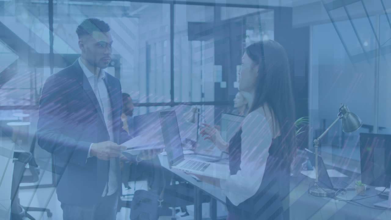 animación del procesamiento de datos sobre diversas personas de negocios en la oficina