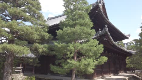 vista panorámica del templo daitoku-ji en kioto, japón