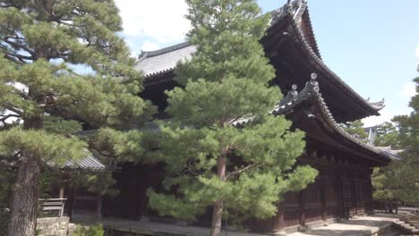 panoramablick auf den daitoku-ji-tempel in kyoto, japan