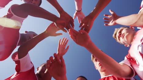 Jugadores-De-Rugby-Reunidos-En-El-Campo