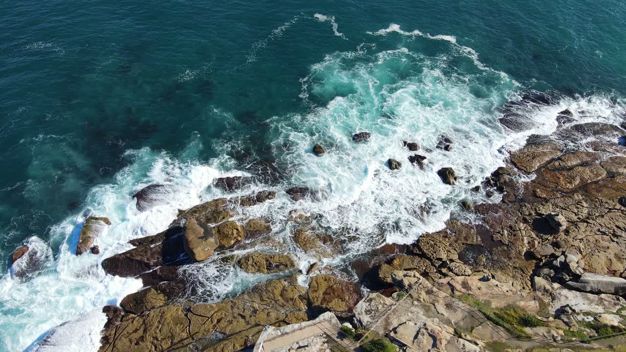costa rocosa y parque sam fitzman de north bondi beach en sydney, nueva gales del sur, australia