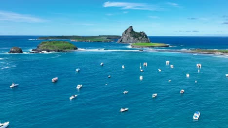 费尔南多·德·诺朗哈 (fernando de noronha) 群岛是世界上最大的火山群岛之一