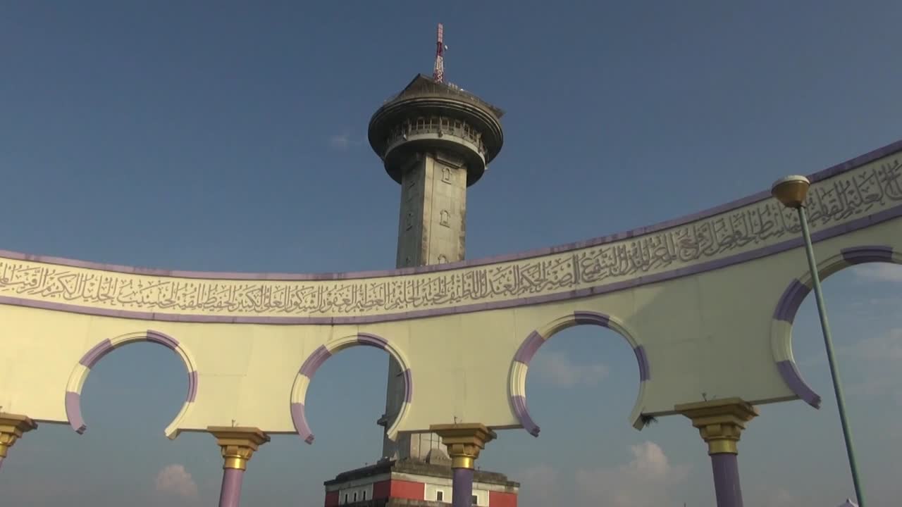 torre de la gran mezquita central de java