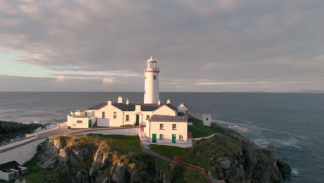 Fanadenkopf-Im-Leuchtturm-Von-Donegal,-Irland