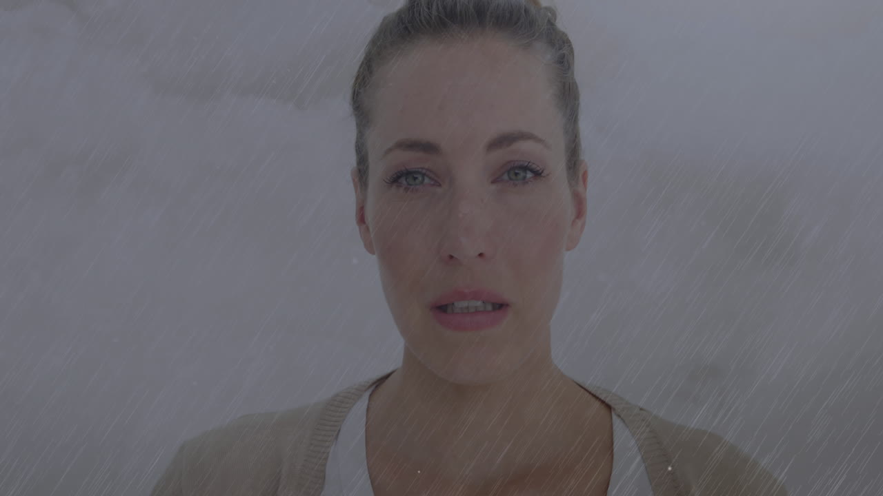 아픈 백인 여성이 재채기를 하고 번개를  ⁇ 는 tissue를 사용하는 애니메이션