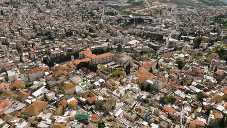 vista aérea panorámica de la ciudad de nazaret con la iglesia de la anunciación en israel