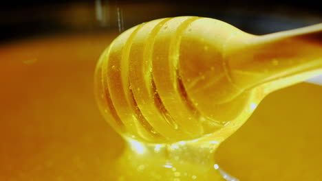 Spoon-With-Honey-In-Backlighting-Hd-Video