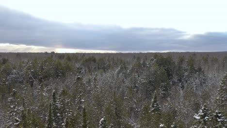 Winter-Aerial-of-Kitch-iti-kipi-in-the-UP-of-Michigan