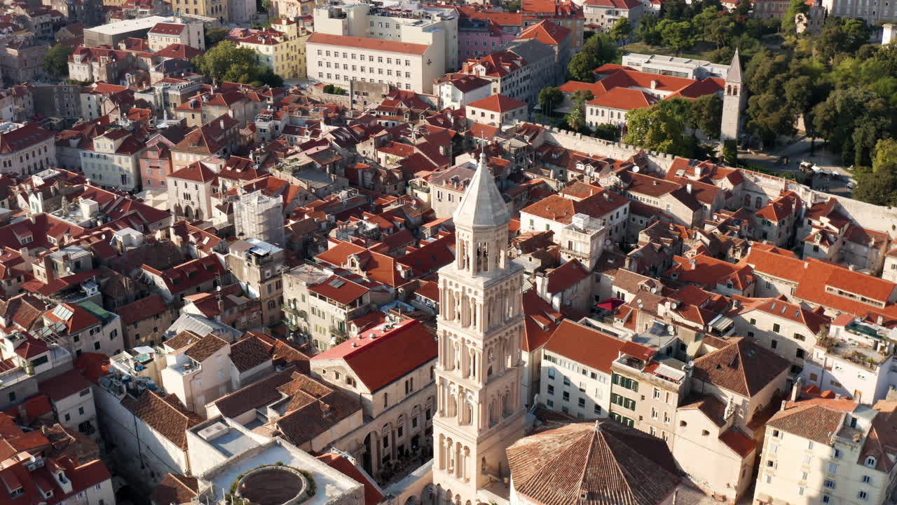Veduta aerea della storica Cattedrale di San Doimo nella Città Vecchia di Spalato, Croazia