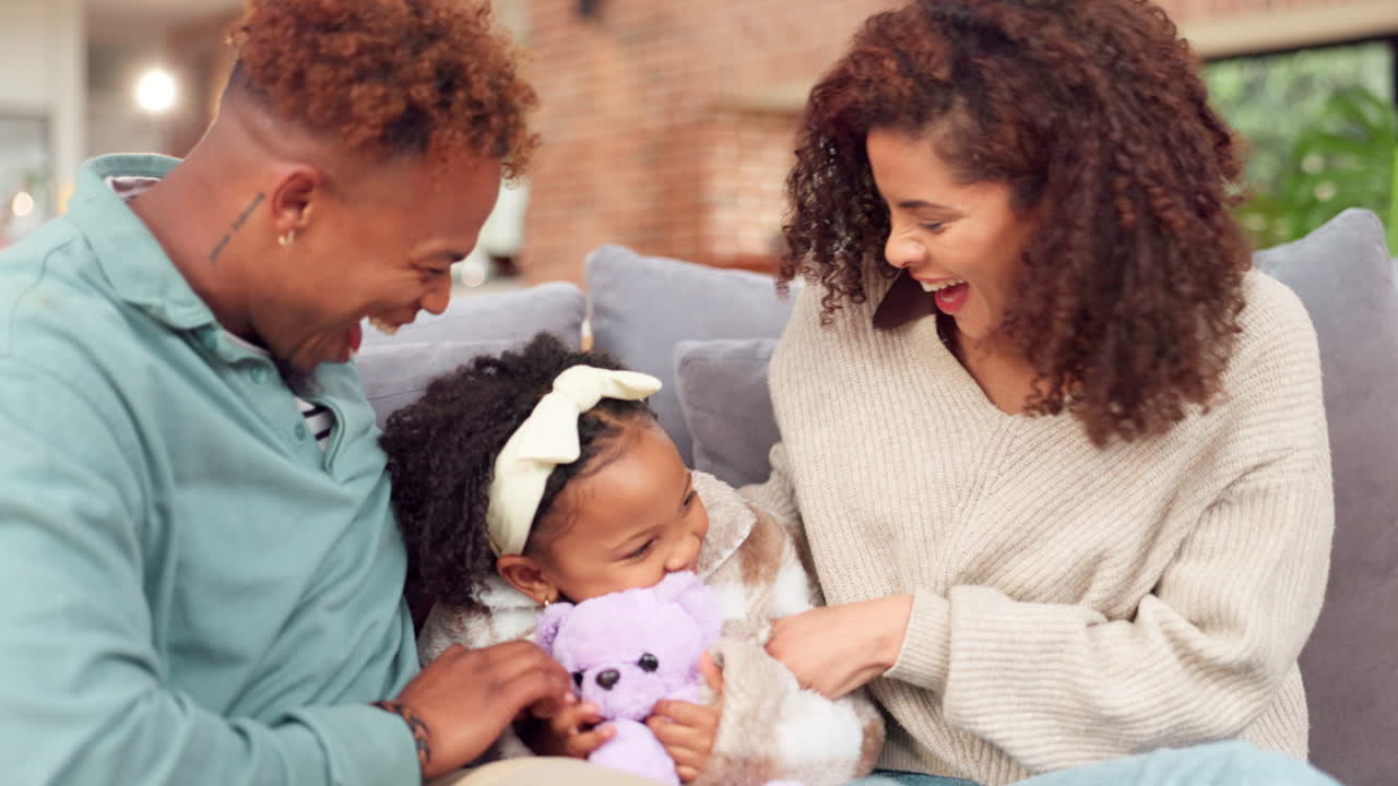 Famiglia felice che si diverte a stare insieme