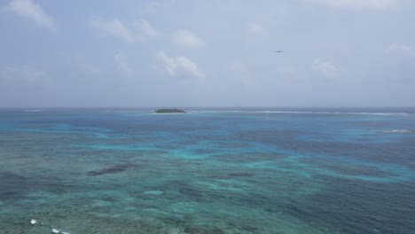 Volando-Sobre-El-Mar-Caribe-Colombiano