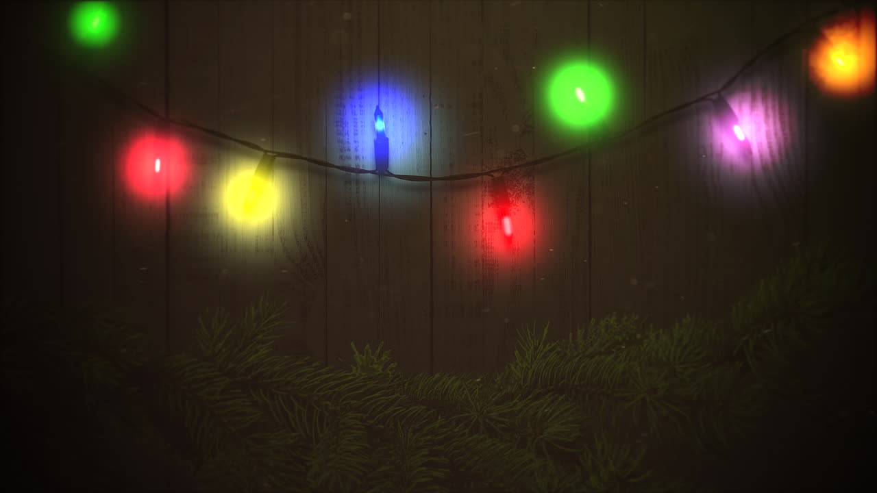 анимированный крупный план красочная гирлянда и рождественские зеленые елочные ветки на дереве 1