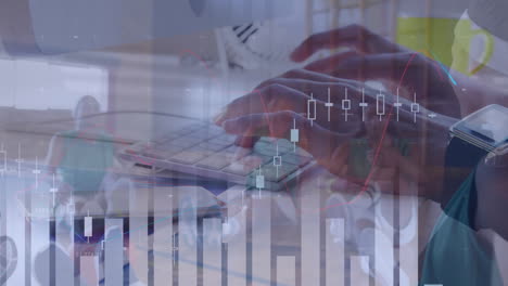 animación del procesamiento de datos financieros y la escritura a mano en el teclado sobre diversos jugadores de baloncesto